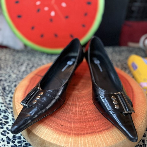 Pointed Toe Black Flats with Decorative Buckle size 35 like new