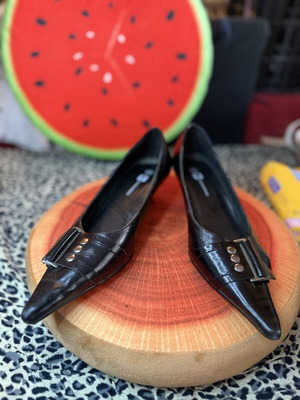 Pointed Toe Black Flats with Decorative Buckle size 35 like new
