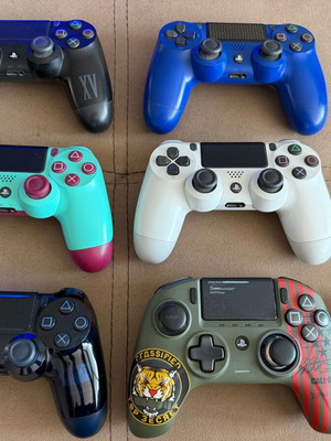 PlayStation 4 controller set used, 6 original controllers