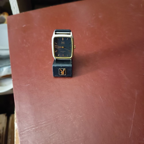 Q&Q watch quartz made in Japan, like new, black dial with gold details