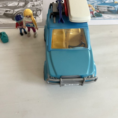 Playmobil 9281 Winter Family Car like new with instructions