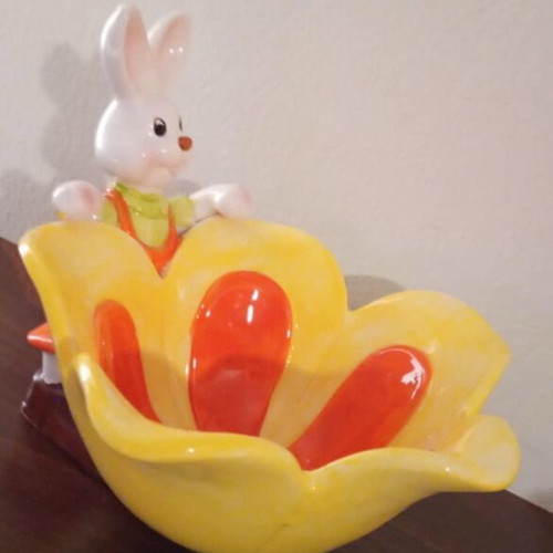 Easter vase like new