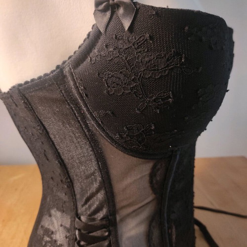 H&M 75C black corset like new with underwire and garters