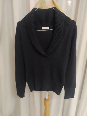 Black pullover size S like new