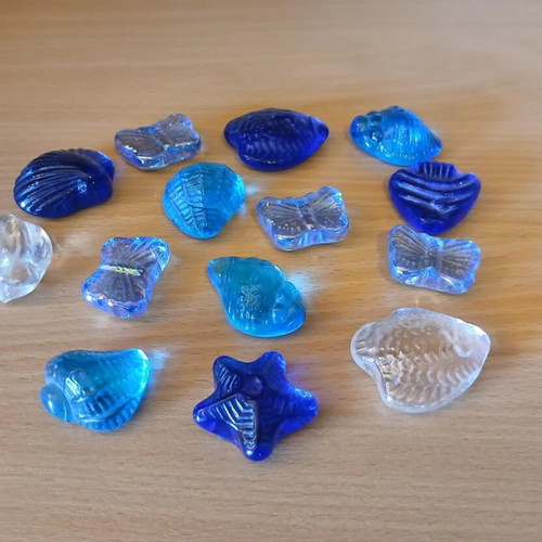 Glass decorative items used, set of 14, shells and stars