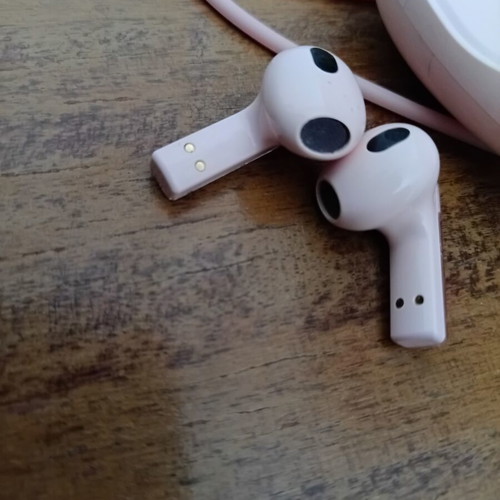 Bluetooth earbuds used