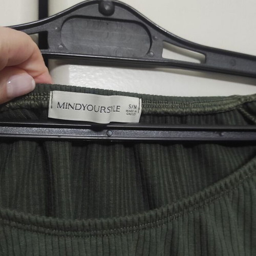 Mind Your Style Rib Crop Top Off-Shoulder Blouse S/M Green Like New