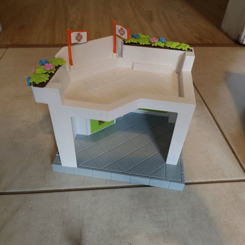 Playmobil Family Fun Veterinary Clinic used