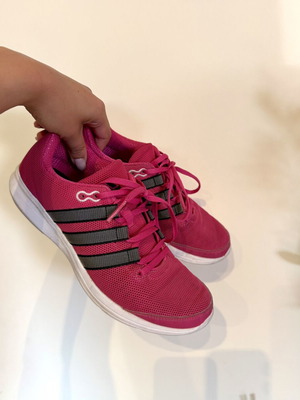 Adidas sneakers size 39 1/3 like new, fuchsia pink