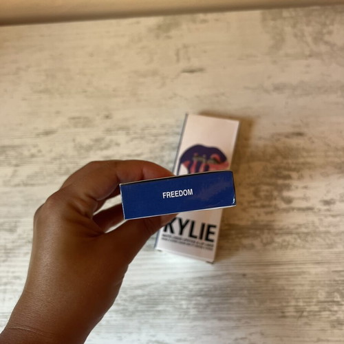 Kylie Cosmetics lipstick and pencil set Freedom with chocolate scent new