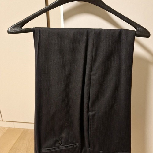 Calvin Klein men's suit like new, 100% wool, black with pin stripe