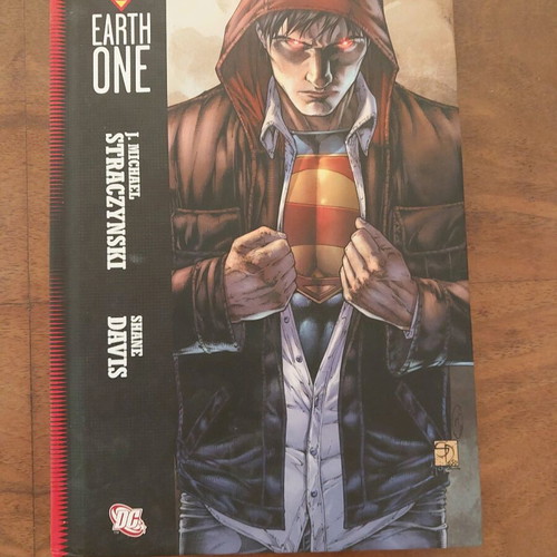 Superman Earth One Book 1 hardcover like new