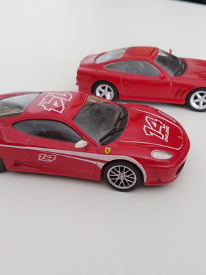 Ferrari Hot Wheels 1/43 miniatures like new, set of 2