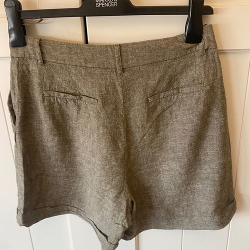 Attrattivo high-waisted shorts size small like new, beige