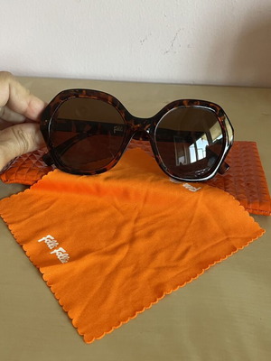 Folli Follie sunglasses like new, brown frame with case and cleaning cloth