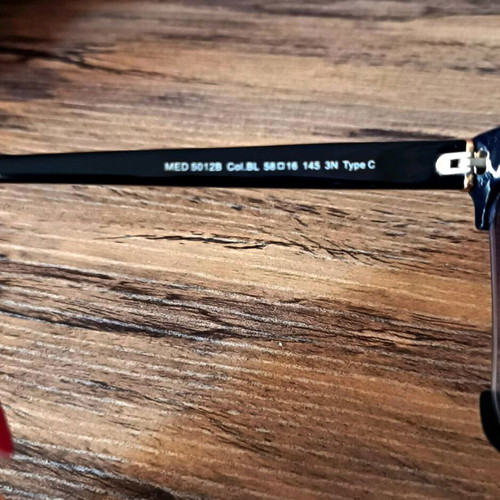 Med women's sunglasses like new, mirror lenses