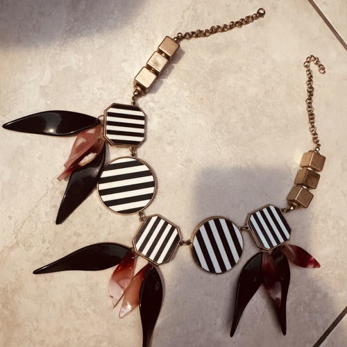 Statement necklace with geometric elements in black, red and gold, like new
