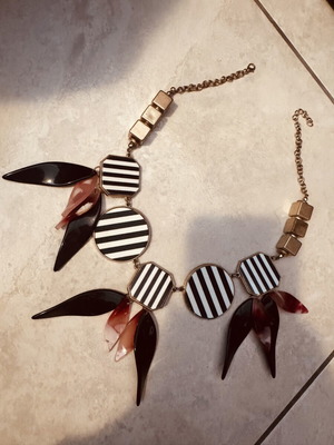 Statement necklace with geometric elements in black, red and gold, like new