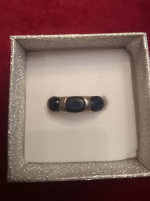 Vintage silver ring with 3 dark blue stones, like new