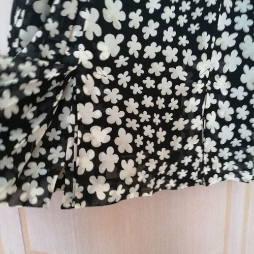 Alain Manoukian skirt L new with inner lining, pleated fabric
