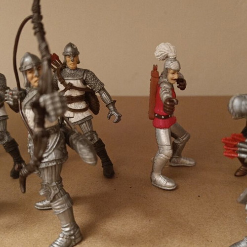 Set of 9 knights used, with missing parts