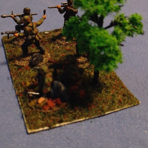 Mini Diorama German Paratroopers World War II scale 1/72 like new