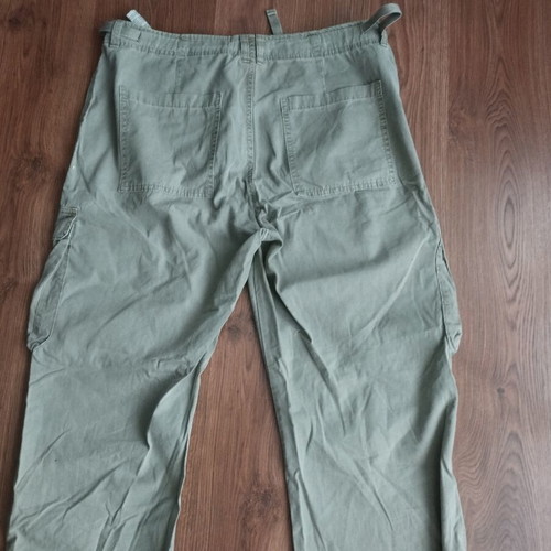 Pull and Bear women's cargo pants new, green, size 42