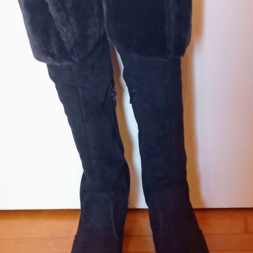 Roude black suede women's knee-high boots like new with fur lining
