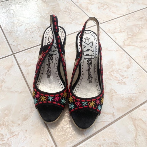 XTI platforms used with embroidered flowers size 39