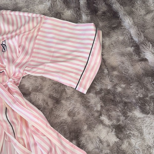 Victoria's Secret London robe like new, pink
