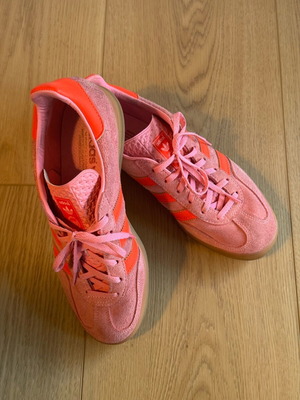 Adidas Gazelle pink athletic shoes like new, size 40.5