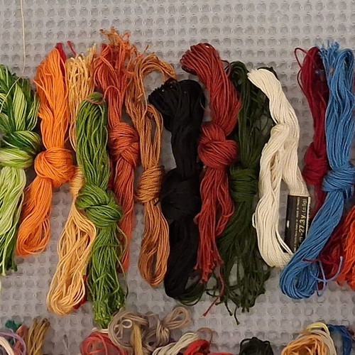 Κλωστές μουλινέ DMC και Cotton Perle μεταχειρισμένες, σετ με 210 χρώματα