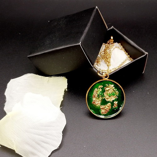 Apefthon Green Necklace with Gold Leaves New, Handmade Hypoallergenic