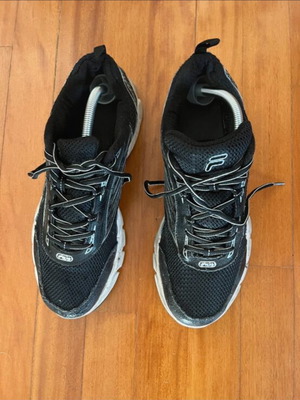 Fila sneakers size 44 like new, black