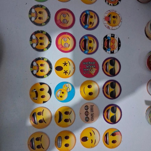 Chipicao Emoji Caps 2018 like new, set of 32