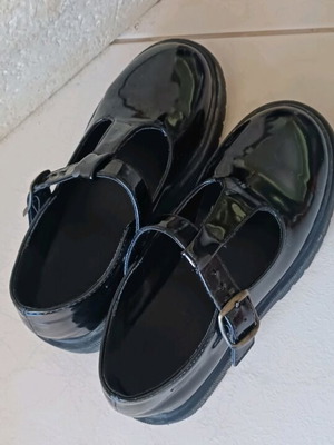 Shoes No 32 like new, comfortable with rubber sole