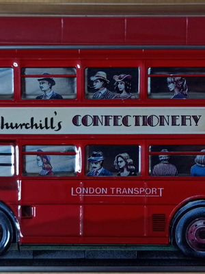 Метален британски двуетажен автобус касичка като нов