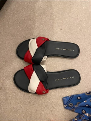 Παντόφλες Tommy Hilfiger σχεδόν αφόρετες, μπλε και κόκκινες, μέγεθος 39