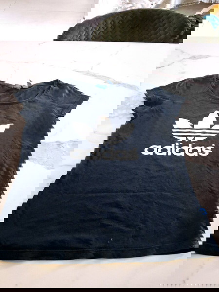 Adidas αυθεντική μπλούζα medium σε πολυ καλή κατάσταση,