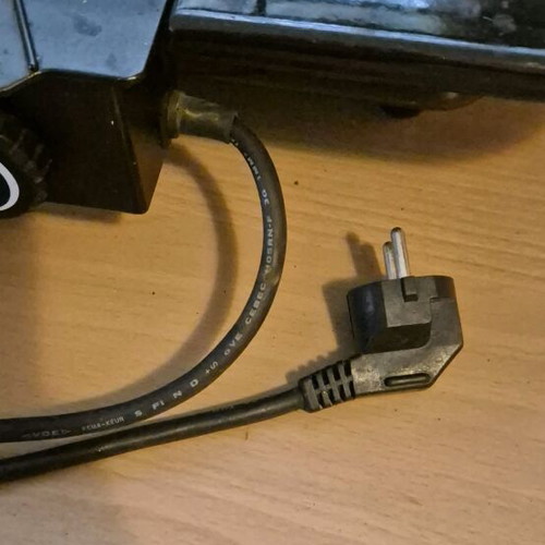 Petrom electric grill used with signs of wear