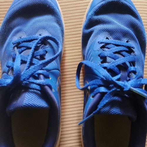 Nike kids athletic shoes used, size 36.5, blue