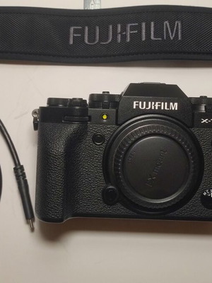 Fujifilm X-T4 camera body like new with 4 genuine NP-W235 batteries and accessories