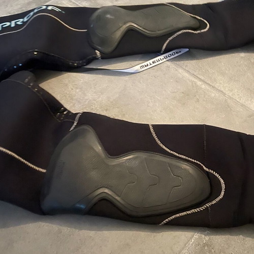 W4 wetsuit for men 5mm like new