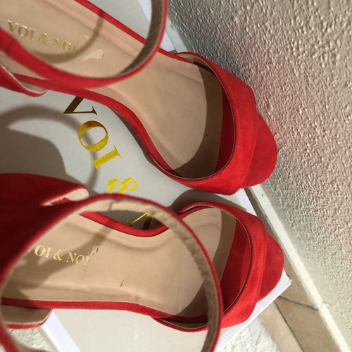 Voi Noi red velvet high heels used, size 40