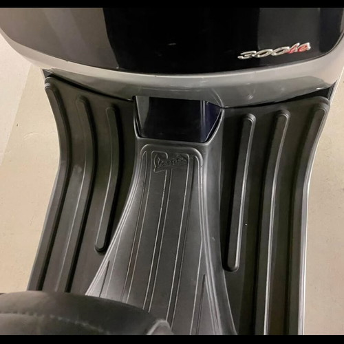 Vespa GTS 300ie used special edition 2013, two-tone