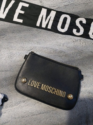 Love Moschino bag used with gift scarf, black