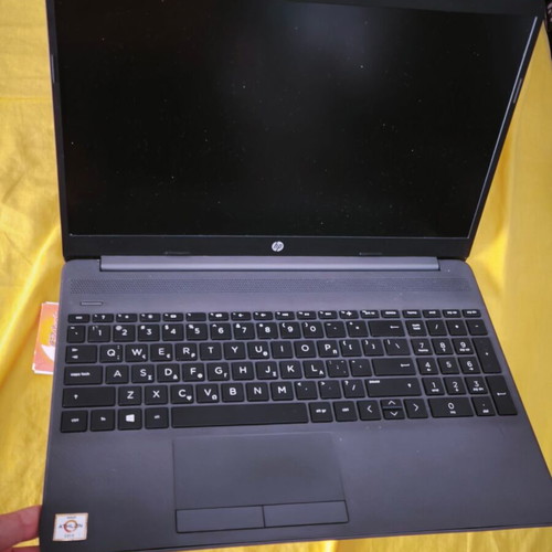 HP 255 G8 laptop like new, AMD Athlon Gold 3150U, 8GB DDR4, 256GB NVME SSD
