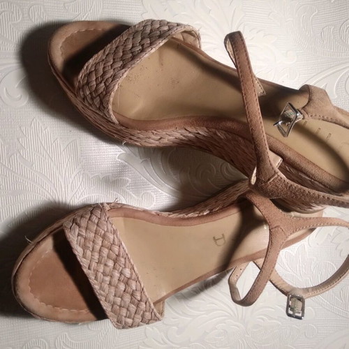 Unisa platform sandals like new, pink with straw detail