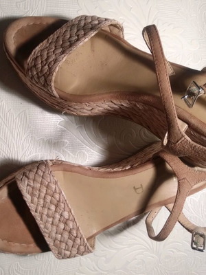 Unisa platform sandals like new, pink with straw detail