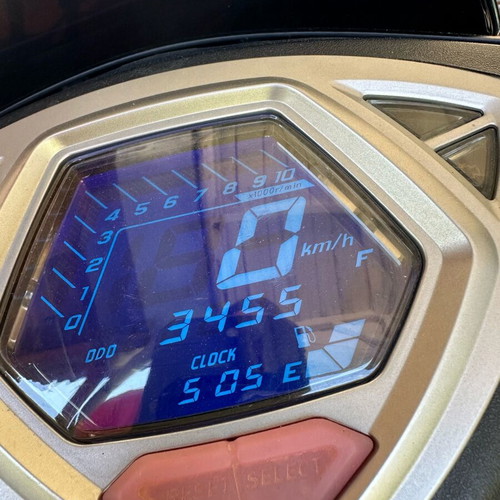Scooter like new, 3,650 km, black, petrol